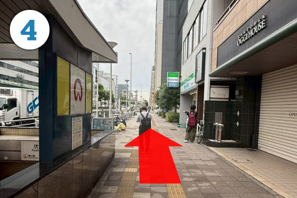 まっすぐ進みます。
