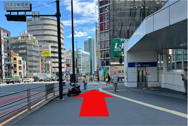 まっすぐ進みます。